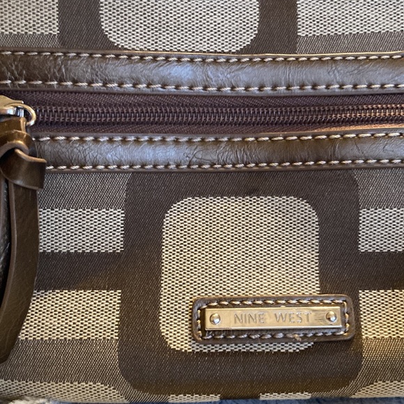 NINE WEST💫 Brown/Tan Crossbody Zipper Handbag - Picture 5 of 8